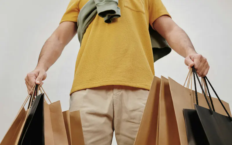 Tehnologie și inovație pentru un Black Friday fără blocaje: soluții pentru retaileri fizici și online