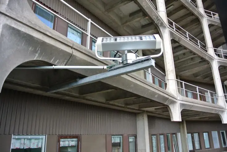 Cum să optimizezi iluminatul natural în clădirile de birouri cu ajutorul captatoarelor de lumină solară?